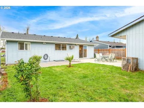 Exterior - 3430 E St, Springfield, OR 97478 photo 5 of 10