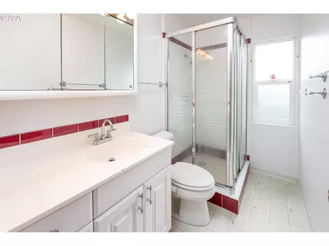 Bath - 3430 E St, Springfield, OR 97478 photo 1 of 1