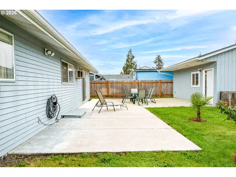 Exterior - 3430 E St, Springfield, OR 97478 photo 6 of 10