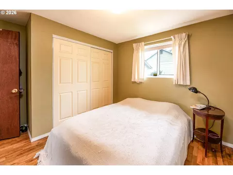 Bedroom - 3430 E St, Springfield, OR 97478 photo 2 of 3