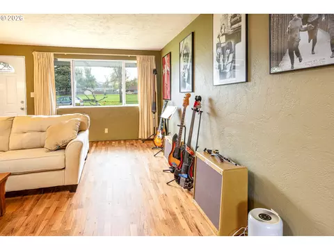 Living - 3430 E St, Springfield, OR 97478 photo 3 of 4