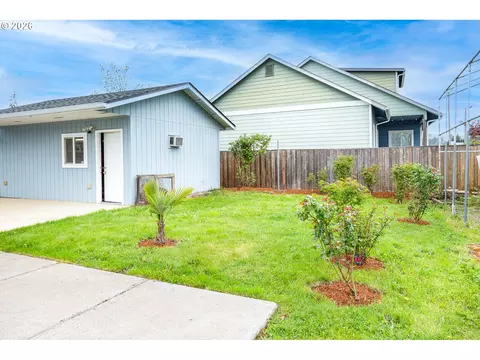 Exterior - 3430 E St, Springfield, OR 97478 photo 9 of 10