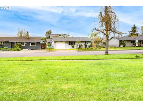 Exterior - 3430 E St, Springfield, OR 97478 photo 1 of 10