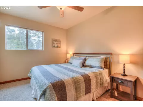 Bedroom - 56340 Solar Dr, Bend, OR 97707 photo 8 of 9