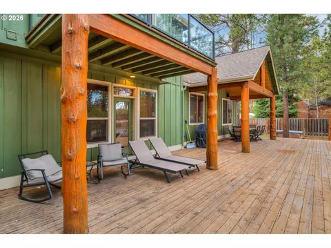 Exterior - 56340 Solar Dr, Bend, OR 97707 photo 6 of 8