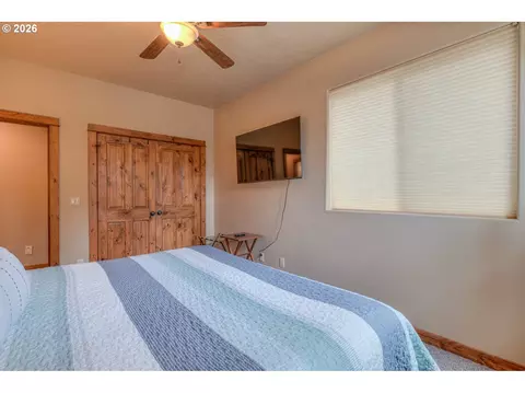 Bedroom - 56340 Solar Dr, Bend, OR 97707 photo 9 of 9