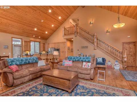 Living - 56340 Solar Dr, Bend, OR 97707 photo 2 of 5
