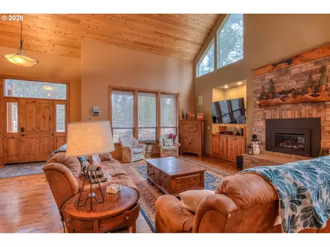 Living - 56340 Solar Dr, Bend, OR 97707 photo 4 of 5