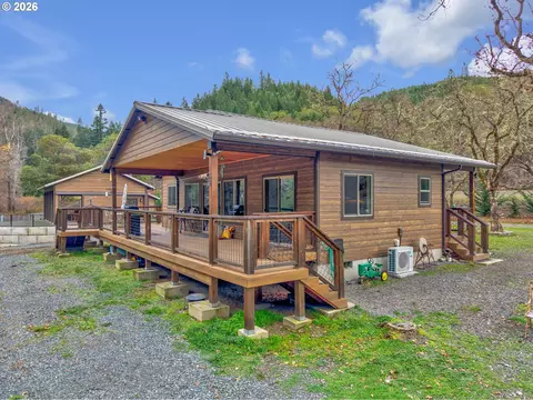 4696 Cow Creek Rd, Riddle, OR 97469