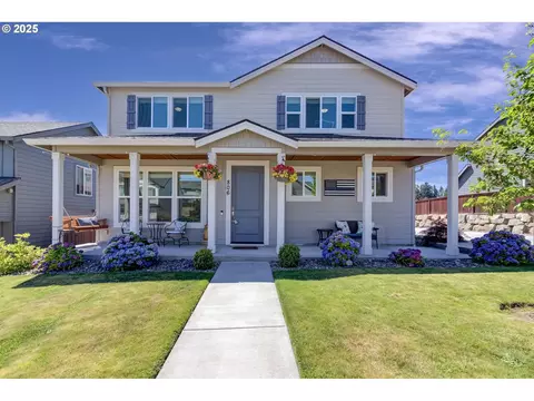 806 E Tanoak Ave, La Center, WA 98629