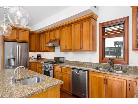 Kitchen - 2883 Lord Byron Pl, Eugene, OR 97408 photo 3 of 6