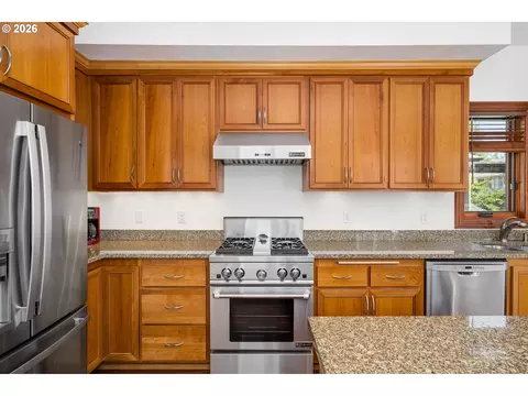 Kitchen - 2883 Lord Byron Pl, Eugene, OR 97408 photo 2 of 6