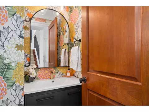Bath - 2883 Lord Byron Pl, Eugene, OR 97408 photo 1 of 5