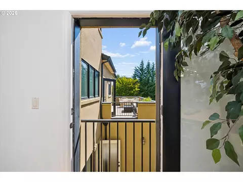 Entry Way - 2883 Lord Byron Pl, Eugene, OR 97408 photo 1 of 1