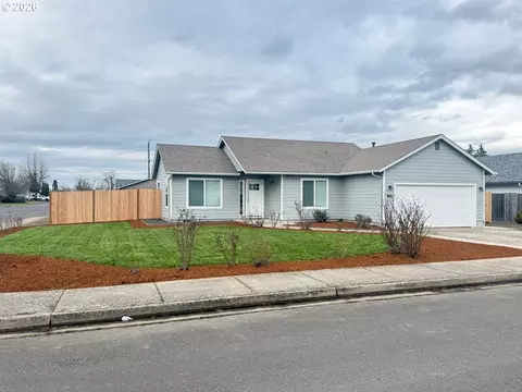 905 Monroe St, Harrisburg, OR 97446