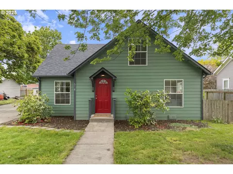 518 S Meridian St, Newberg, OR 97132