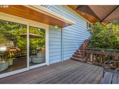 Exterior - 725 NW Mawrcrest Dr, Gresham, OR 97030 photo 5 of 19