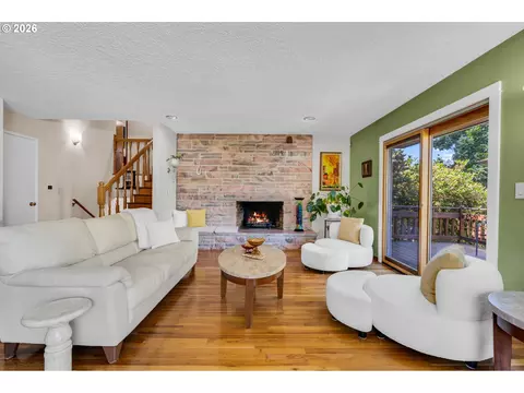 Living - 725 NW Mawrcrest Dr, Gresham, OR 97030 photo 1 of 3