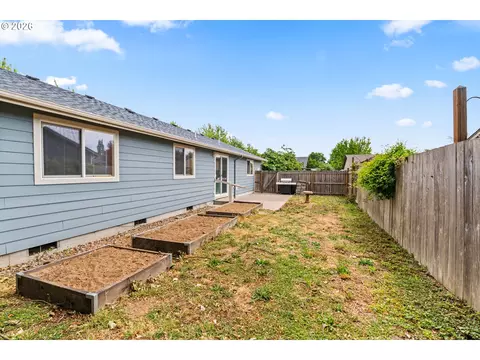 2484 Melrose Loop, Eugene, OR 97402 photo 23