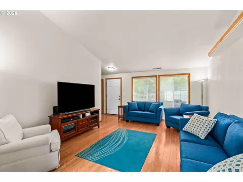 2484 Melrose Loop, Eugene, OR 97402 photo 5