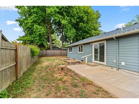 2484 Melrose Loop, Eugene, OR 97402 photo 22