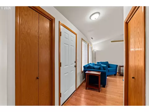 2484 Melrose Loop, Eugene, OR 97402 photo 13