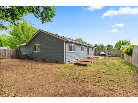 2484 Melrose Loop, Eugene, OR 97402 photo 24