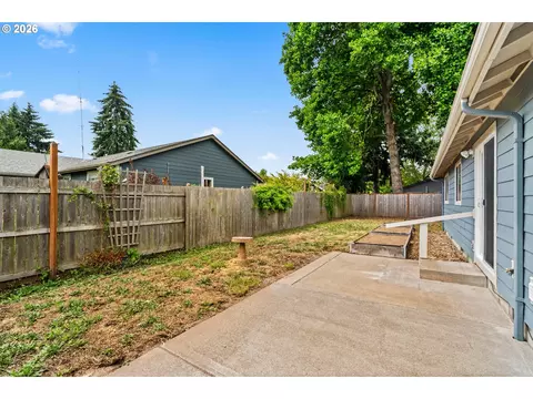 2484 Melrose Loop, Eugene, OR 97402 photo 21