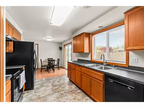 2484 Melrose Loop, Eugene, OR 97402 photo 10