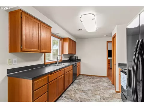 2484 Melrose Loop, Eugene, OR 97402 photo 8