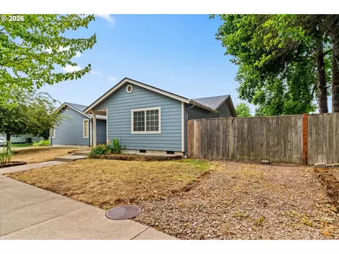 2484 Melrose Loop, Eugene, OR 97402 photo 4