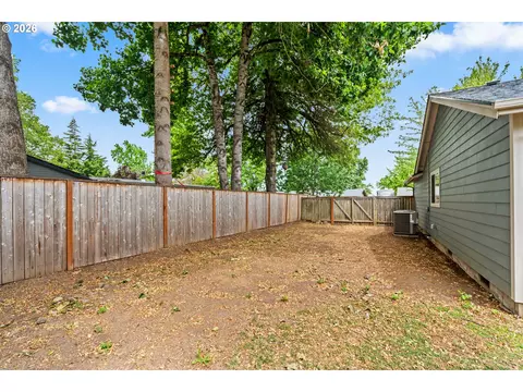 2484 Melrose Loop, Eugene, OR 97402 photo 25