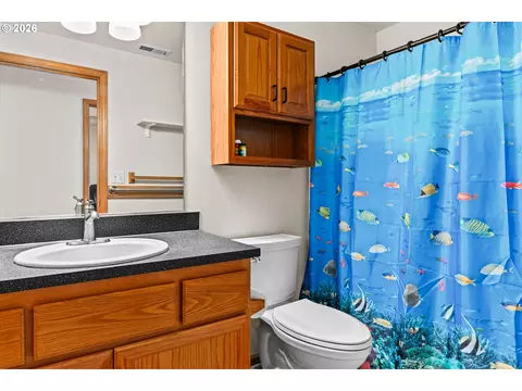 2484 Melrose Loop, Eugene, OR 97402 photo 18