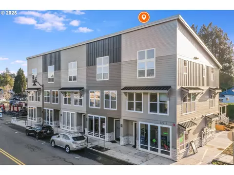 22415 SW Pine St #205, Sherwood, OR 97140