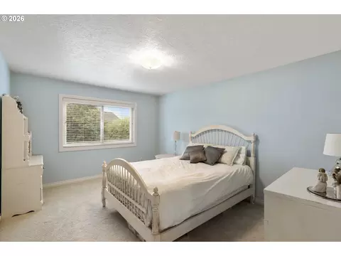 Bedroom - 2745 NE Kelly Pl, Gresham, OR 97030 photo 2 of 5
