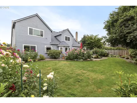 Exterior - 2745 NE Kelly Pl, Gresham, OR 97030 photo 12 of 14