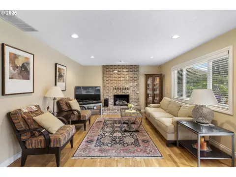 Living - 2745 NE Kelly Pl, Gresham, OR 97030 photo 2 of 2