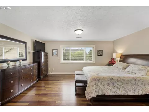 Bedroom - 2745 NE Kelly Pl, Gresham, OR 97030 photo 4 of 5
