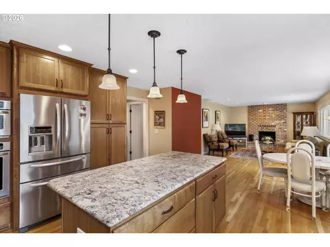 Kitchen - 2745 NE Kelly Pl, Gresham, OR 97030 photo 5 of 6