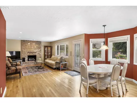 Dining - 2745 NE Kelly Pl, Gresham, OR 97030 photo 3 of 3