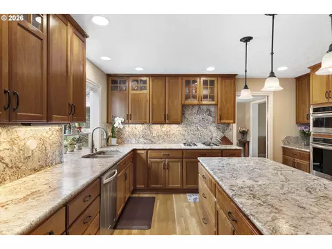 Kitchen - 2745 NE Kelly Pl, Gresham, OR 97030 photo 6 of 6
