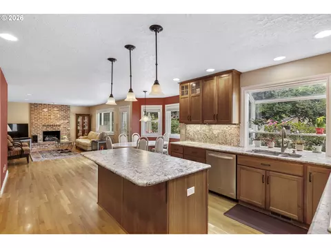 Kitchen - 2745 NE Kelly Pl, Gresham, OR 97030 photo 4 of 6
