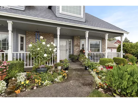 Exterior - 2745 NE Kelly Pl, Gresham, OR 97030 photo 3 of 14