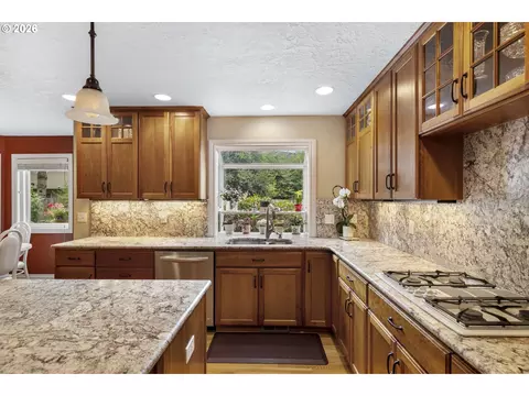 Kitchen - 2745 NE Kelly Pl, Gresham, OR 97030 photo 3 of 6