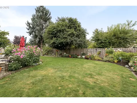 Exterior - 2745 NE Kelly Pl, Gresham, OR 97030 photo 10 of 14