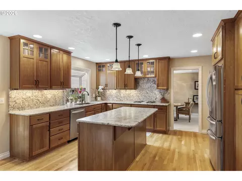 Kitchen - 2745 NE Kelly Pl, Gresham, OR 97030 photo 2 of 6