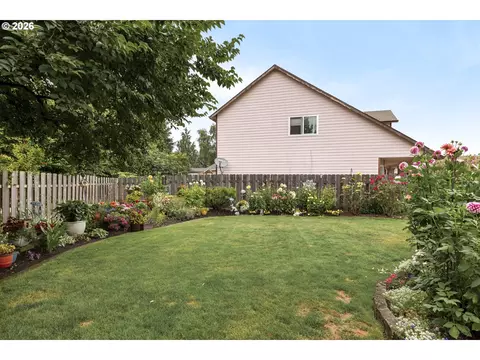 Exterior - 2745 NE Kelly Pl, Gresham, OR 97030 photo 11 of 14