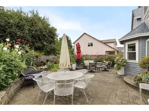 Exterior - 2745 NE Kelly Pl, Gresham, OR 97030 photo 6 of 14