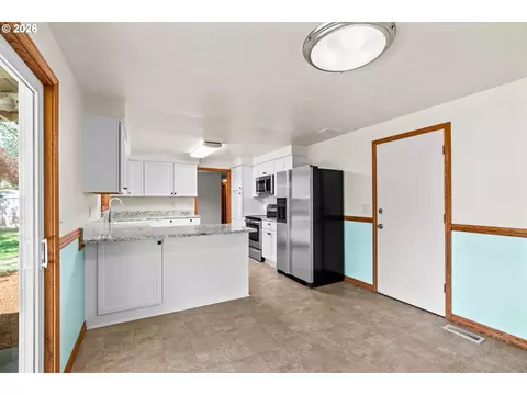 Kitchen - 1716 Parnell Dr, Eugene, OR 97404 photo 6 of 7