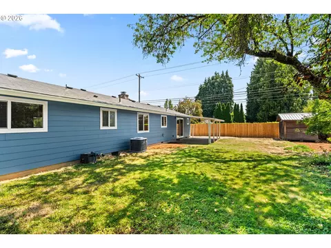 Exterior - 1716 Parnell Dr, Eugene, OR 97404 photo 6 of 9